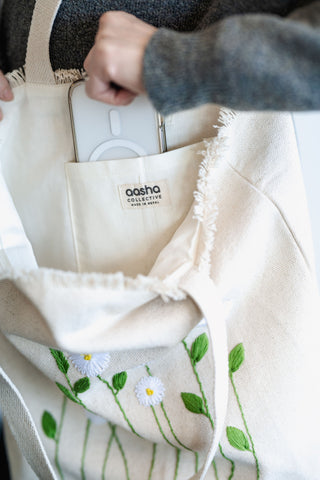 Dancing Daisies Everyday Tote in Natural